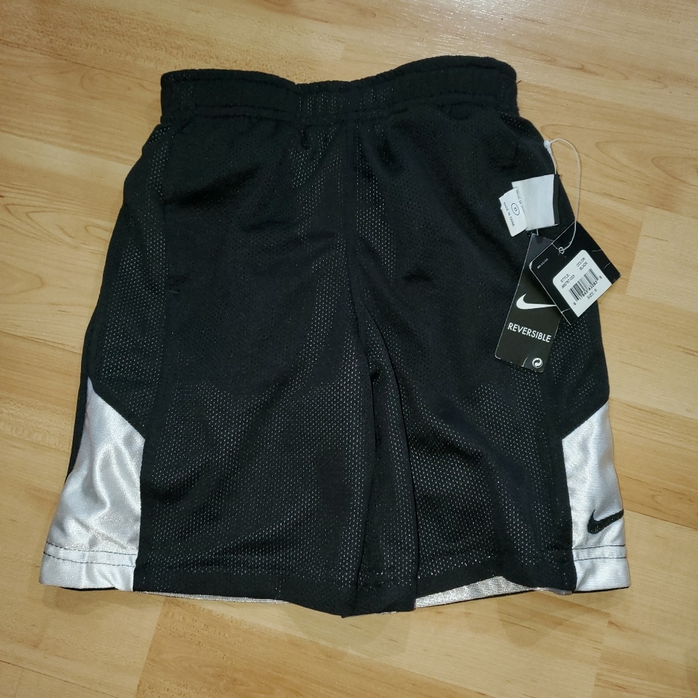 NWT Nike boys reversible shorts size 6